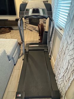 Pro-form Sport 1000 Space Saver Treadmill with Shox tech GREAT WORKING CONDITION CLEAN