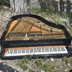 Free piano without legs