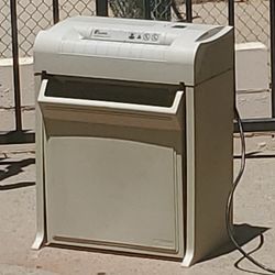FELLOWES SHREDDER