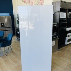 Frigidaire - 20.0 Cu. Ft. Upright Freezer L38HV