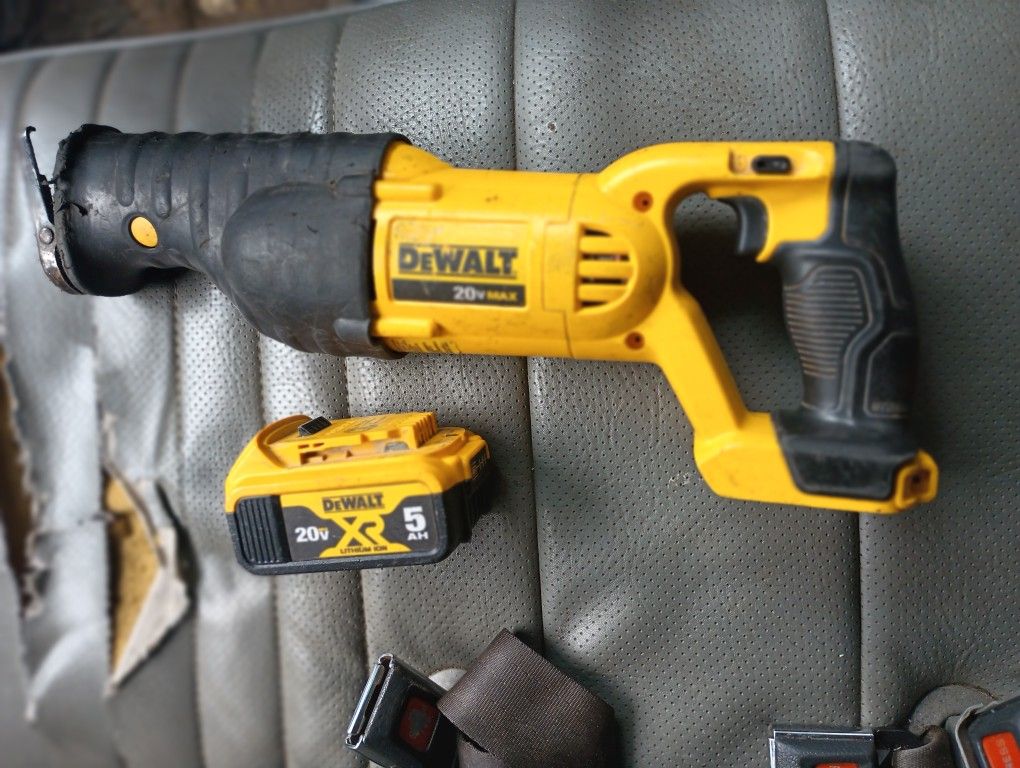 DeWalt Sawzall 20v for Sale in Bellevue, WA OfferUp