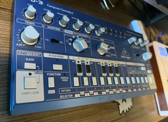 Behringer TD-3 Analog Bass Synthesizer – Excellent Condition