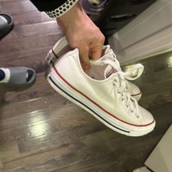 Size 9 Men’s Converse