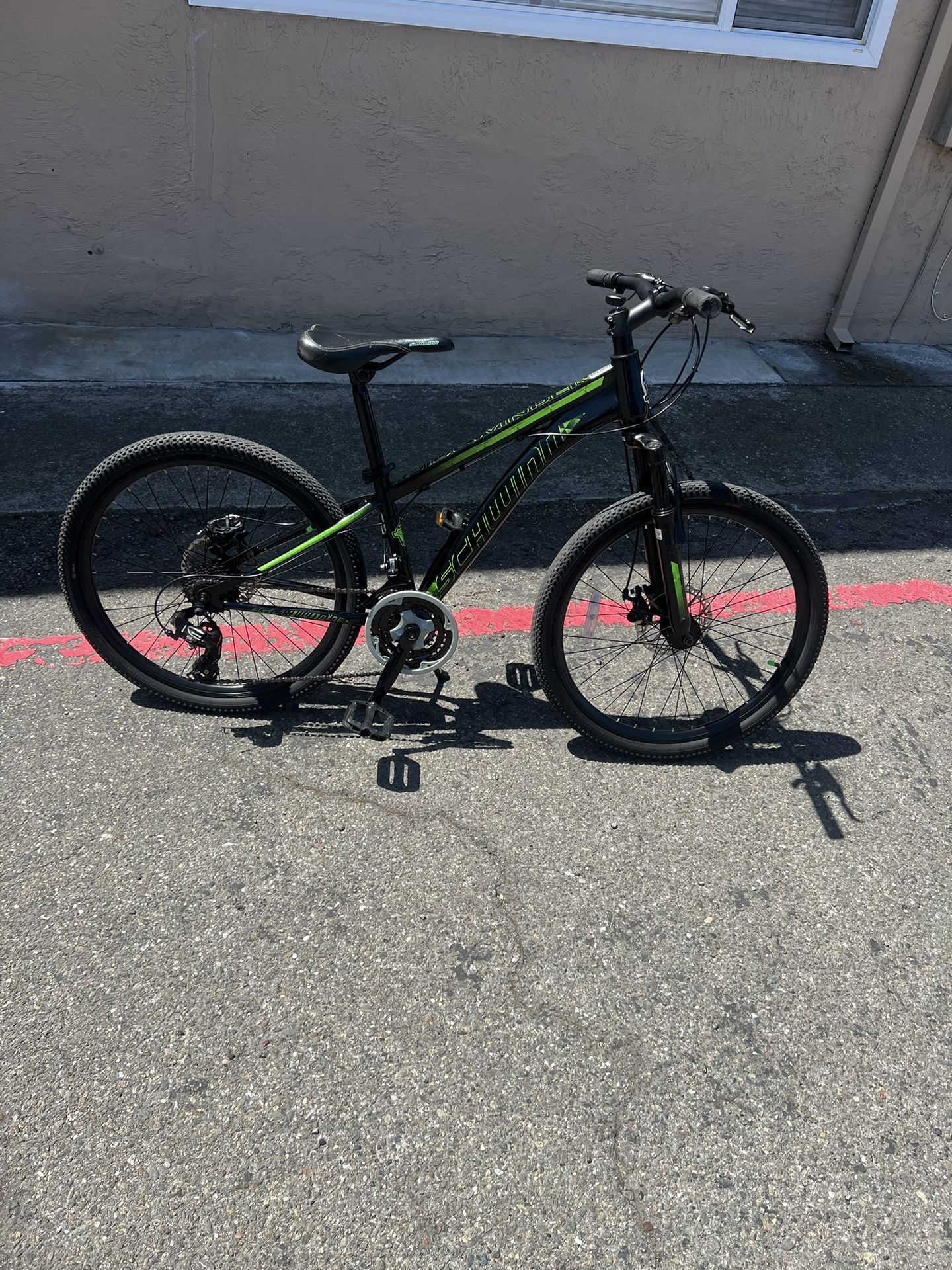 Schwinn Sidewinder 21 Speeds Front Suspension Disc Brakes Tires Size 24