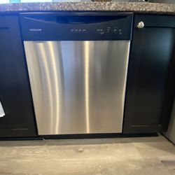 FRIGIDAIRE  Dishwasher