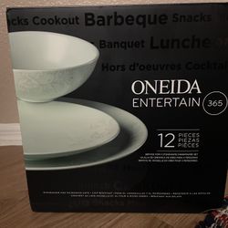 Oneida Entertain 365 Dinnerware Set