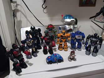 Vintage collectible Robots.  Good Condition. 
- Big Vintage Mastermind Mr. Robot
- Vintage Robot Sonic TV
- 2   Red and black Hap-pi-kid Robot/ 1 blac
