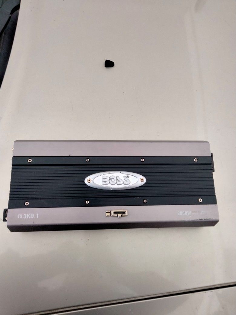 Boss 3000 Watt Amp Smart Amp Q Series