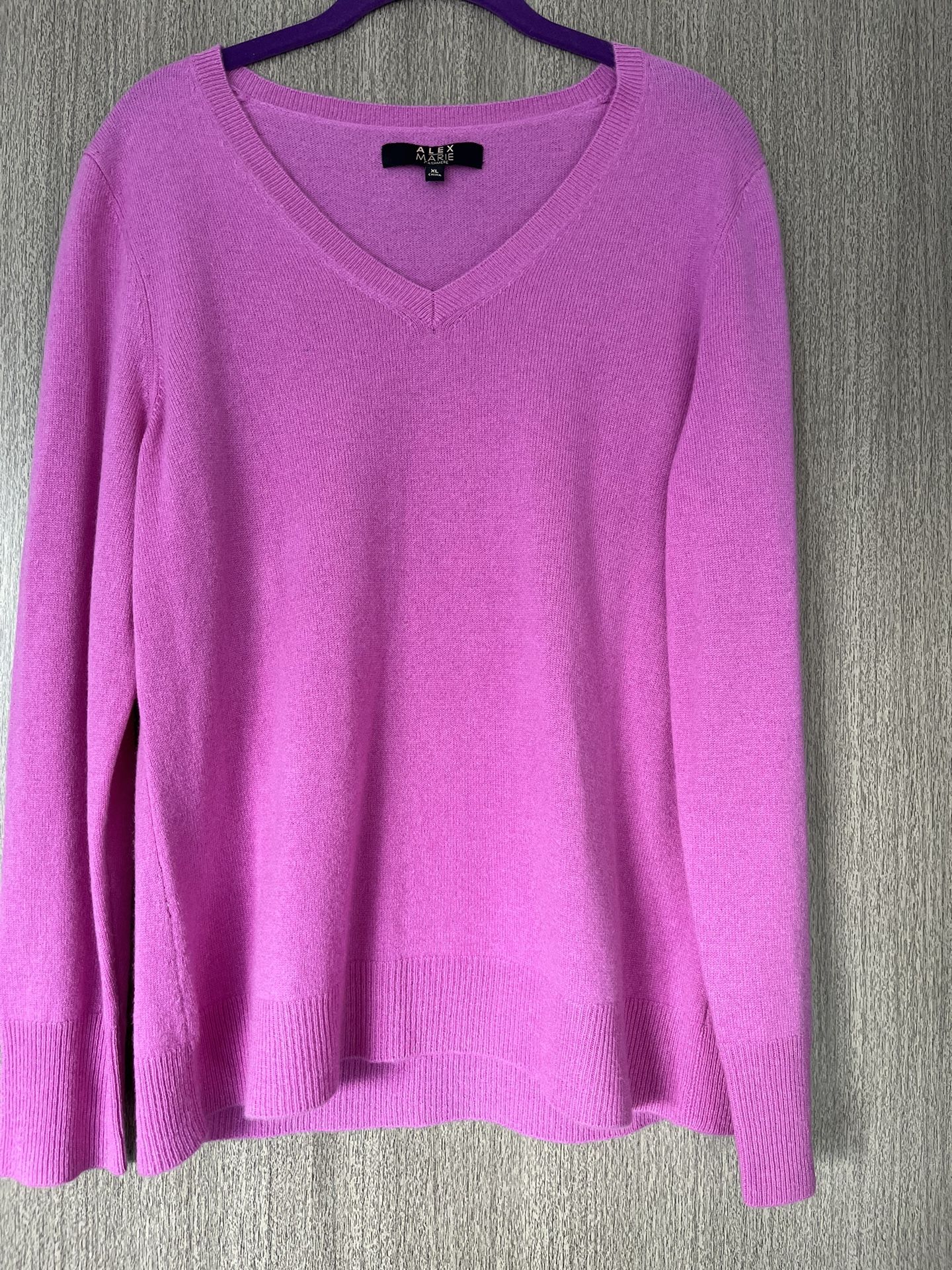 Women’s  Lilac Colored Cashmere Pullover Sweater