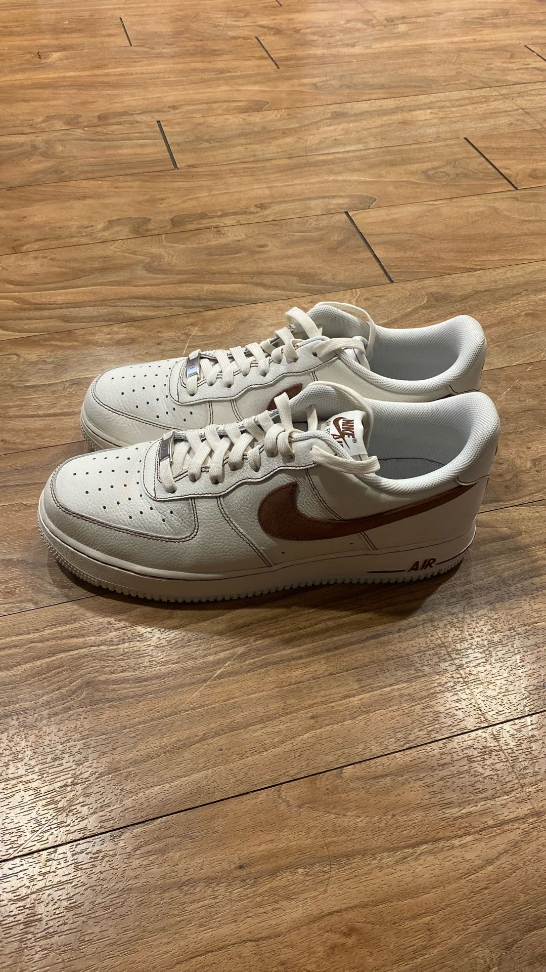 MEN'S NIKE AIR FORCE 1 '07 LV8 CASUAL SHOES