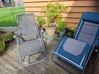 Free zero gravity chairs -pending
