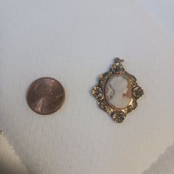 Vintage Gerrys Cameo Brooch/pendant