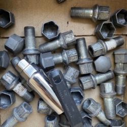 Audi Oem Lugs And Lock 20 Pieces