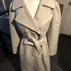 BEIGE TRENCH COAT