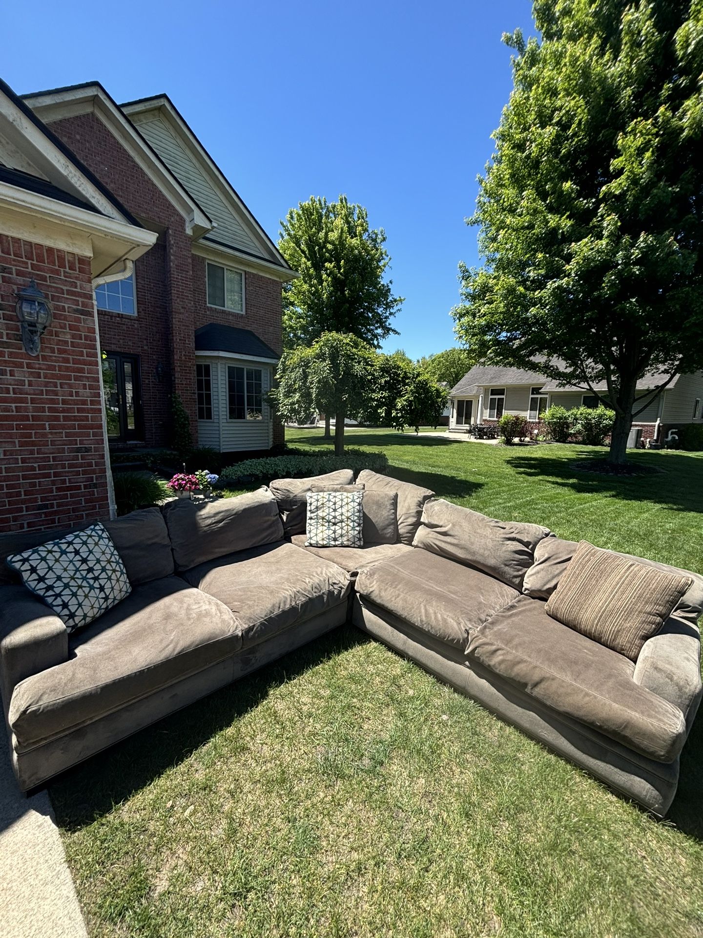 Beautiful Gray Sectional (free Delivery!)