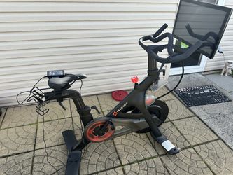 2020 Peloton Bike 2nd Gen Very Good Condition 51-200 Rides - Cumberland, ME