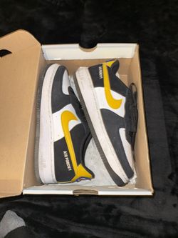 Air Force 1 LV8 Black/white/Yellow