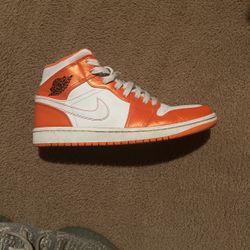 Jordan 1 Mid