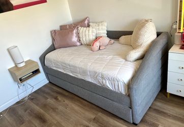 Twin bed with trundle- mattresses included