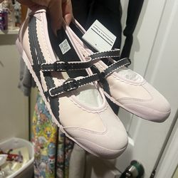 9.5 Onitsuka Tigers pink and black Mexico 66 ballet flats