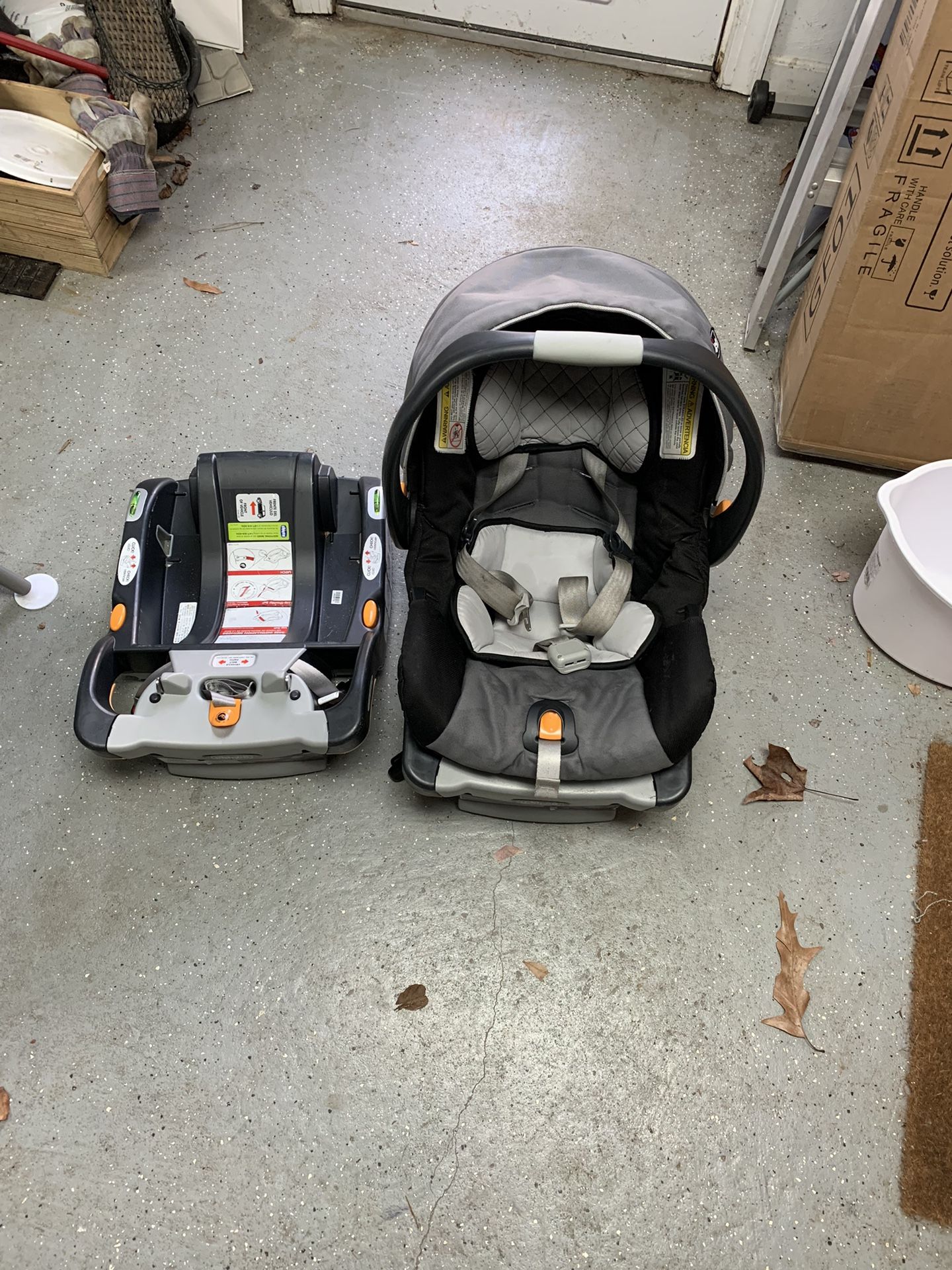 Chicco Keyfit Infant Car Seat W/ 2 Bases