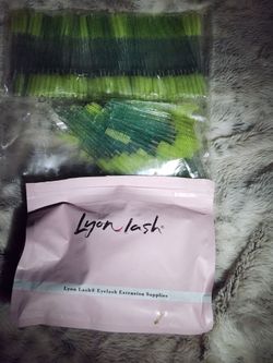 Lyon Lash Eye Pads 100 Pairs + Tifanso Disposable Lash Brushes Bundle