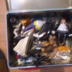 Bunch Characters In Snoopy Lunch Box