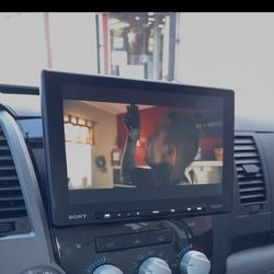 New Sony XAV-AX8500 In Dash bundle Kit For Toyota Tundra ‘07 - ‘13 Wireless CarPlay 