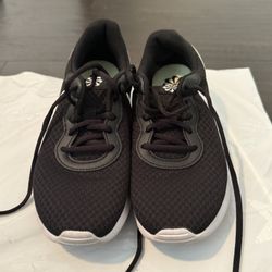 Black Nike Shoes