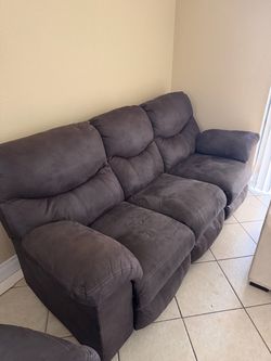 2 Recliner couch and reclining chair. Moving out of town and can’t bring them with me. Clean and I’m very good condition. Pick up is in Pembroke Pines