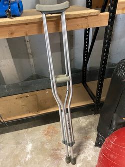 Adjustable aluminum crutches – good condition