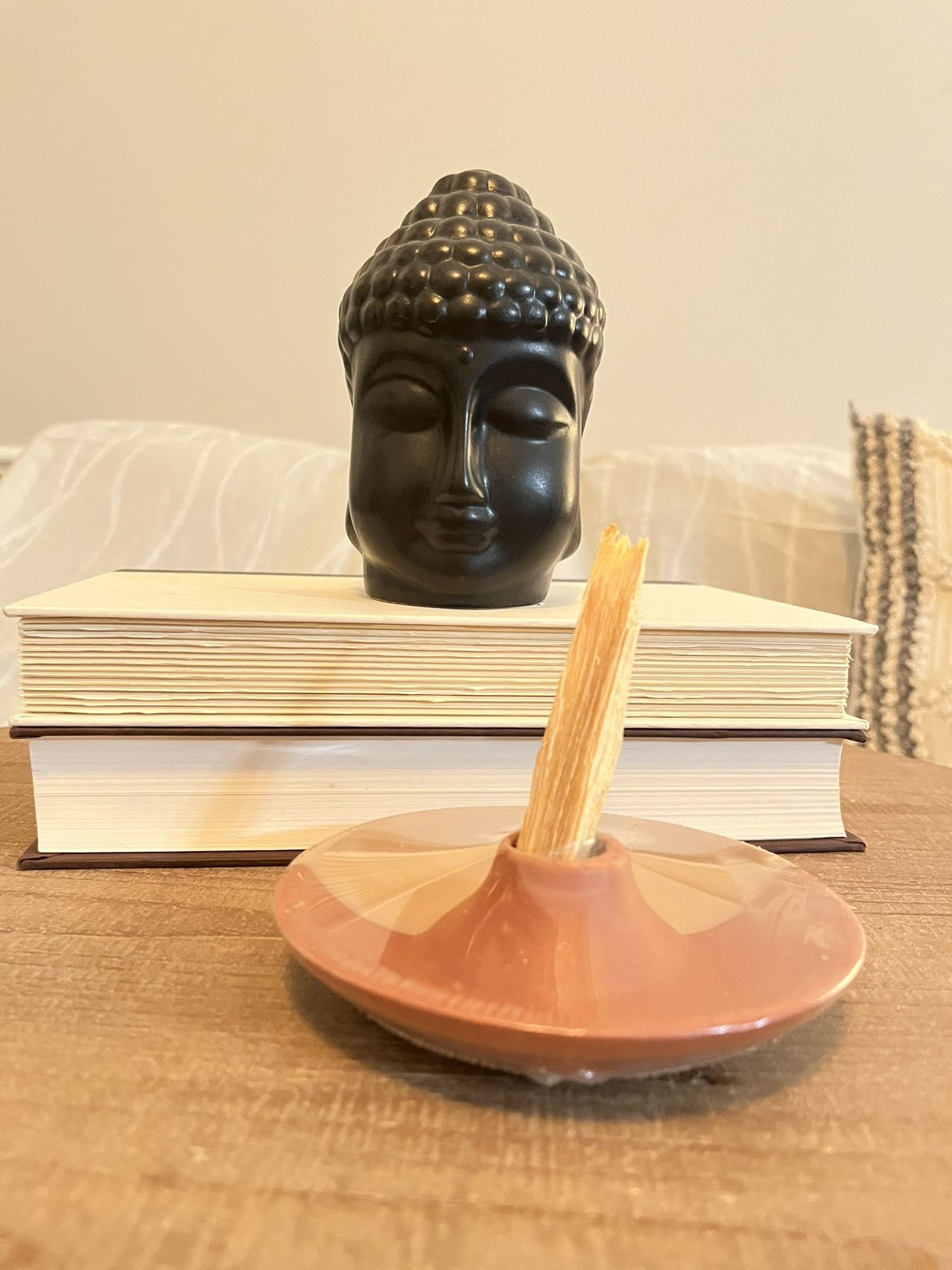 Premium Collection Clay Palo Santo Holder (Two-Tone, Clay Holder) and 4 Genuine Palo Santo Sticks And Purification Kit Meditation Focus Healing -