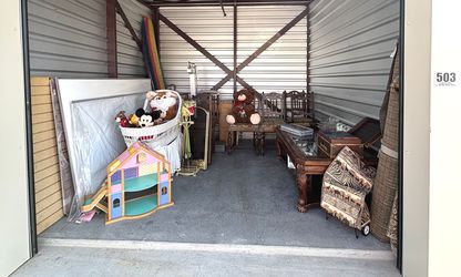 Auction Unit 503 7/18 - Toys, Stuff Toys, Books, Sewing Machine, Fabric, Furniture