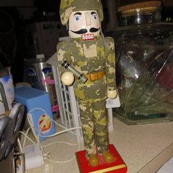 NEW 14IN COLLECTABLE WOOD ARMY SOLDIER 8 FINAL PRICE LOOK MY POST TONS ITEM