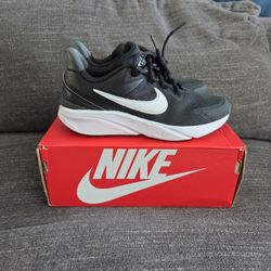 Nike Star Runner 4  Size 4.5Y