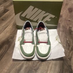 Air Jordan 1 Retro Low OG Year Of the Dragon. 