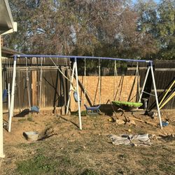 Swing set 