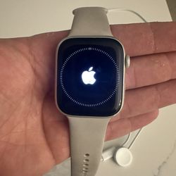 Apple watch series 8 45mm in great condition 
