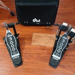 DW 3000 double bass pedals with case