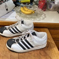 Adidas Tennis shoes, Size 5 Youth Leather 