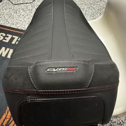 HARLEY DAVIDSON ROAD GLIDE  SEAT CVO ST 