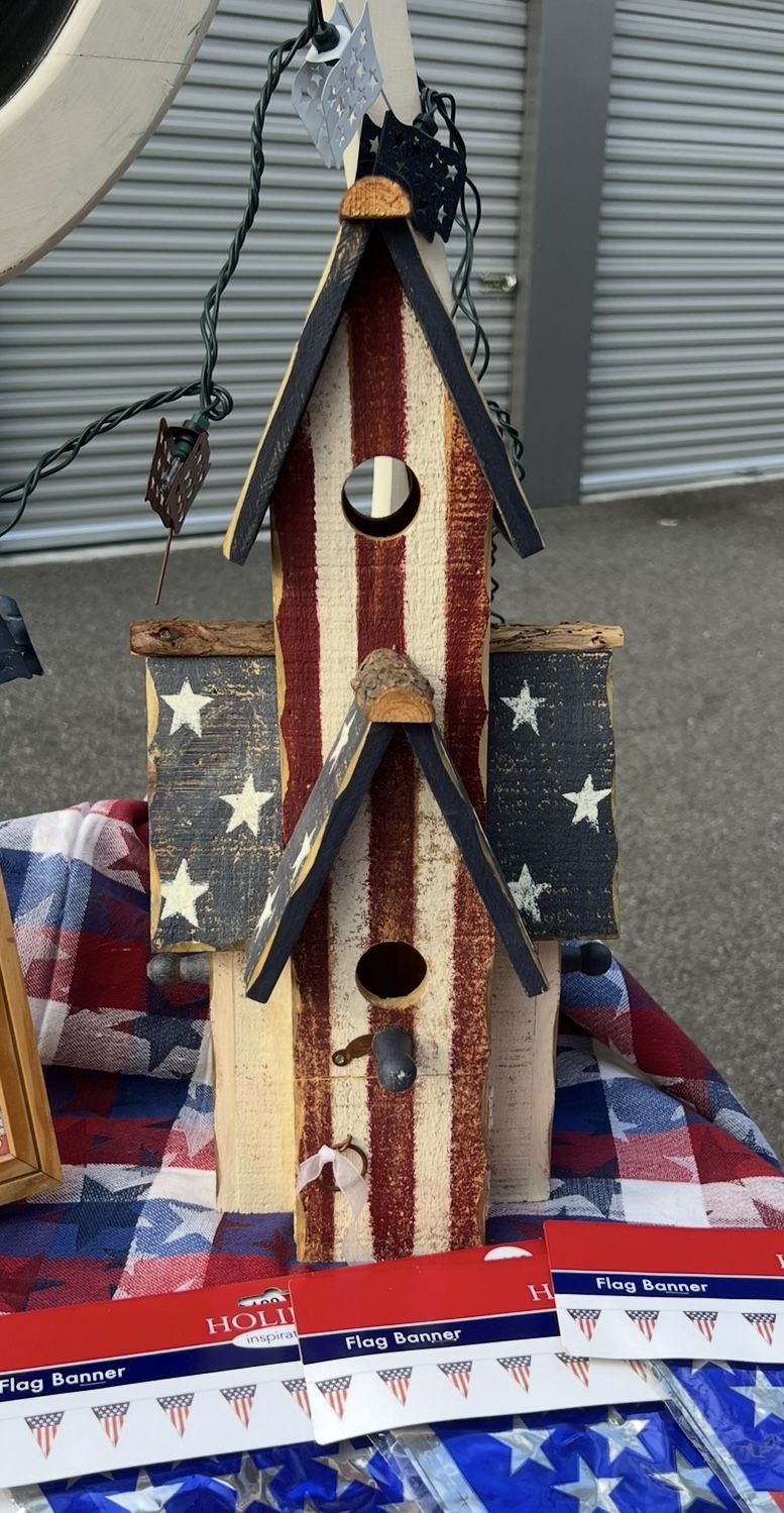 *** PENDING - Stars & Stripes Wood Bird house