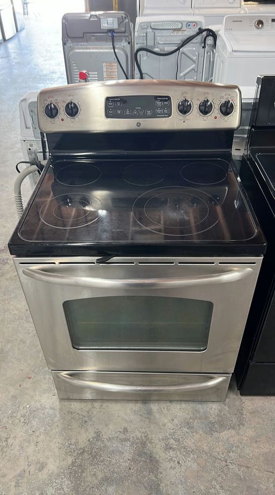 Stainless Steel GE Electric Stove - SelfClean, Knob Controls