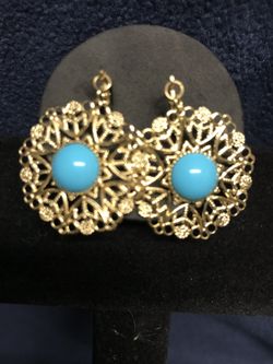 Costume Earrings With A Beautiful Blue Charm In The Middle! Pickup Only! No Holds! Idaho/Southern
