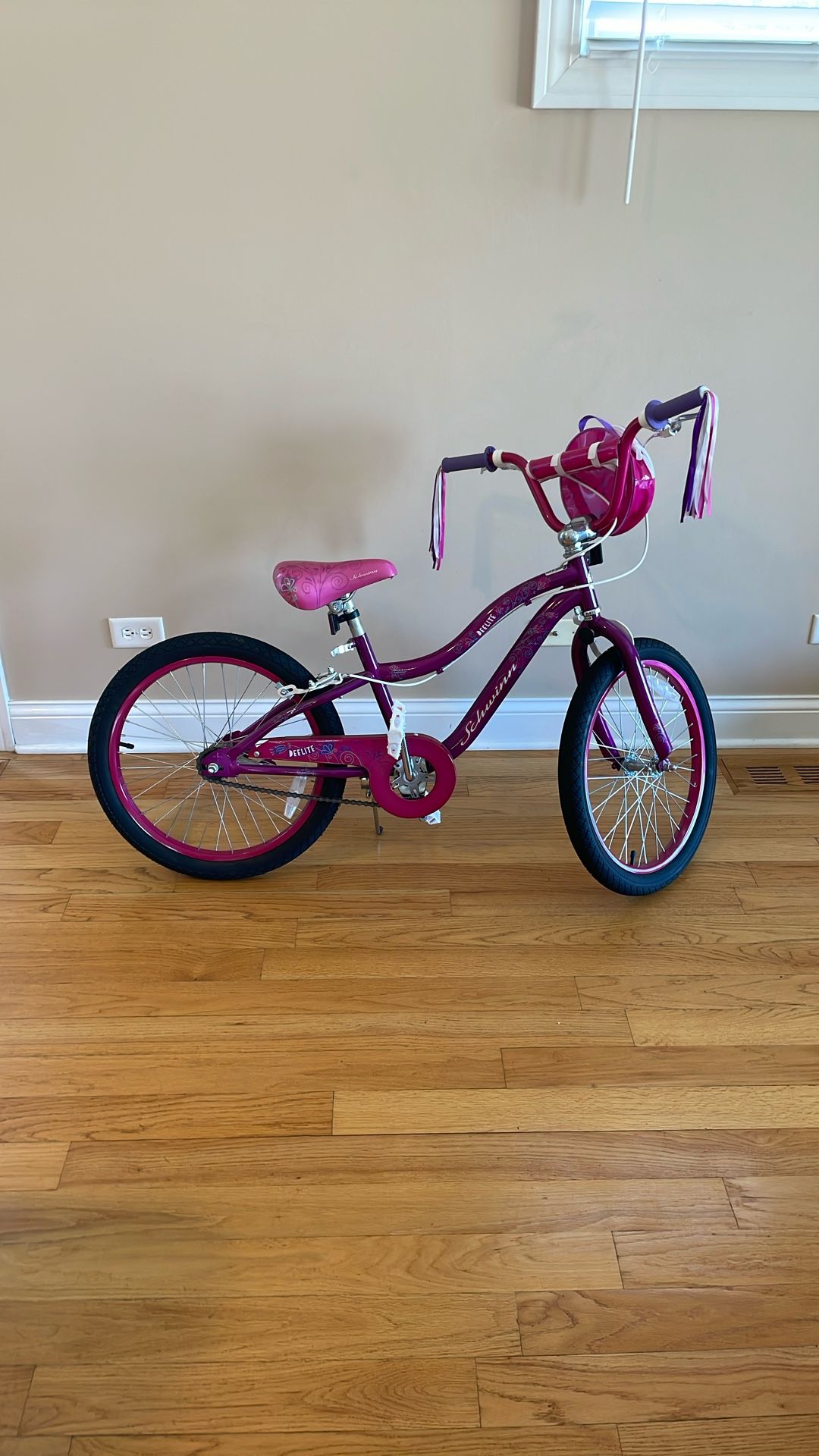 Schwinn Deelite 20’ Girls Bike Like New!!