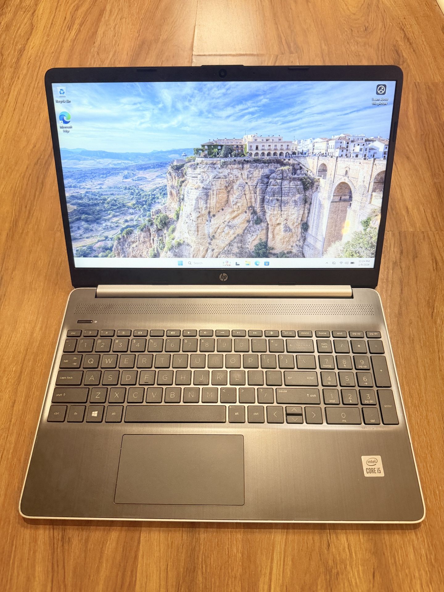 HP Pavilion 15t-dy100 core i5 10th 16GB Ram 256GB SSD Windows 11 Pro 15.6” UHD Screen Laptop with charger in Excellent Working condition!!!!  Specific