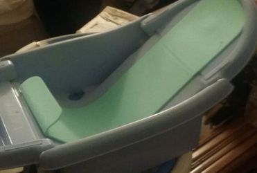 Baby bathtub