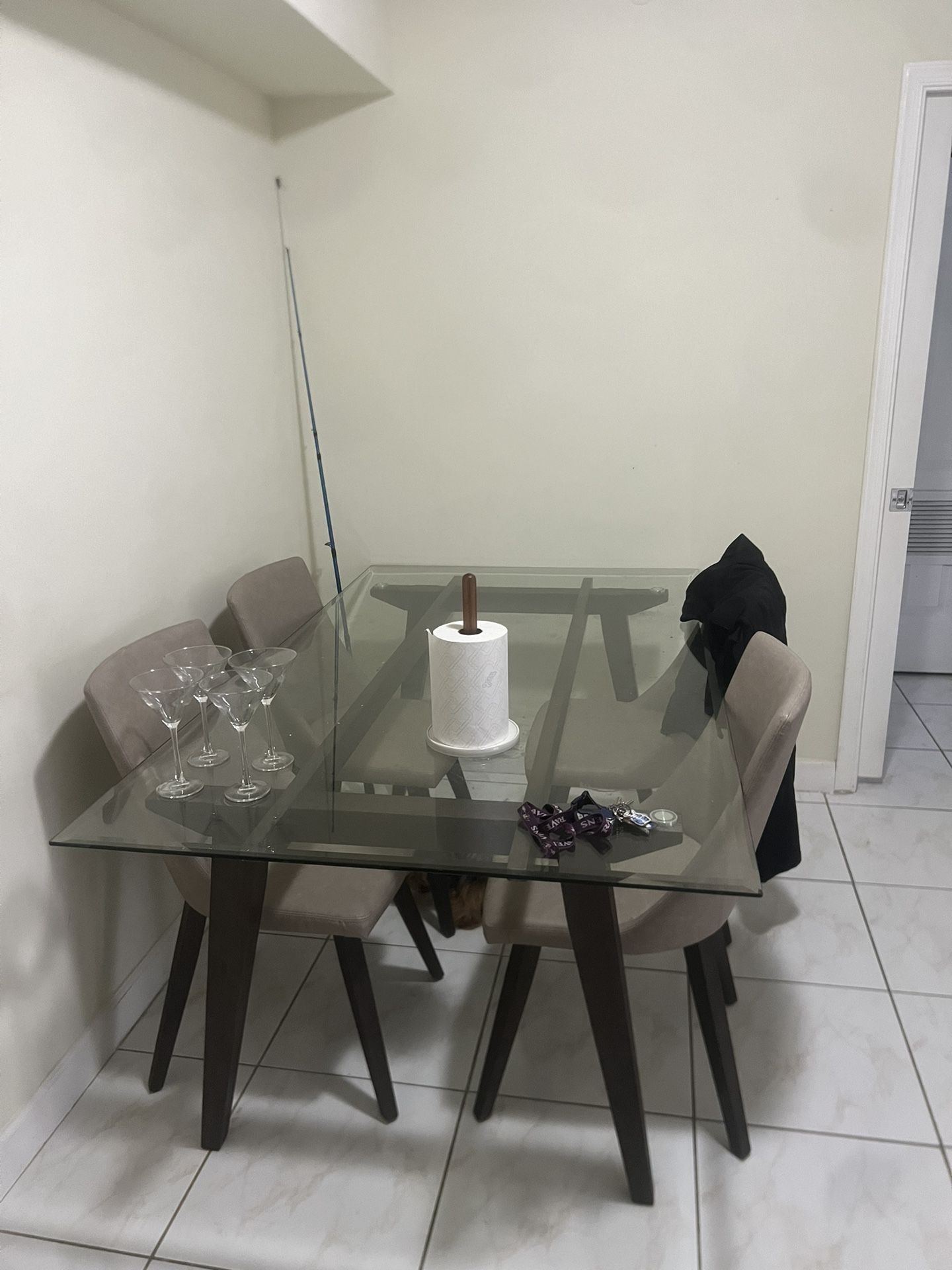 DINNER TABLE WITH CHAIRS 