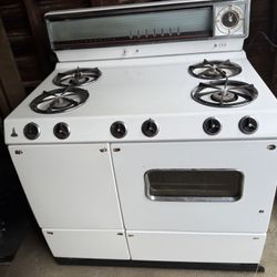 Vintage Caloric Ultramatic Gas Range – Mid-Century Charm!