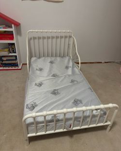 Toddler Girl Bed Frame with Mattress